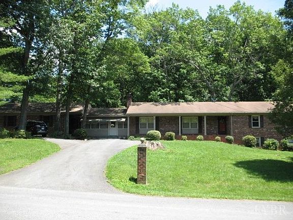2nd image of 456 Oakland Cir