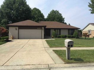 40611 Woodside Dr, Clinton Township, MI 48038