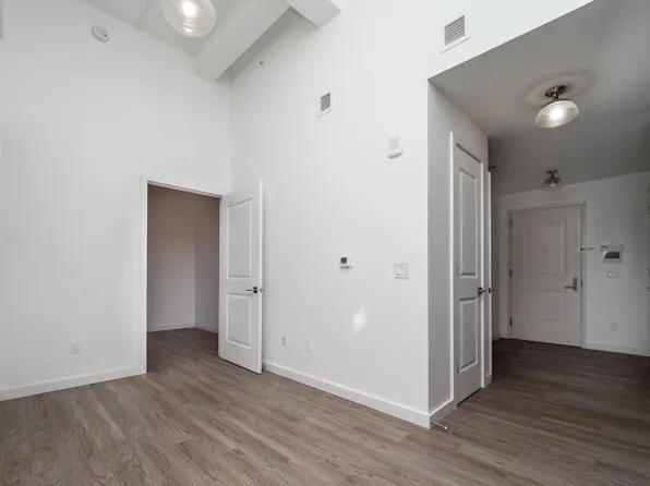 201 Cornelison Avenue image 7 of 12