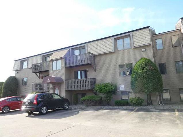 1st image of 4 Village Ct #4C