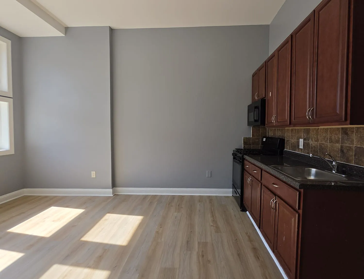 403 Avenue C — Photo 2