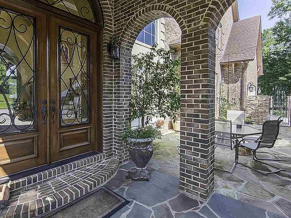2nd image of 175 Nicholls Dr