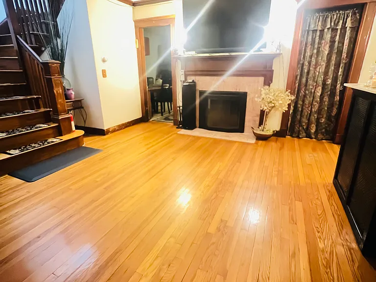 Entry/Living Room