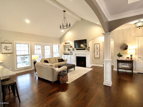 2nd image of 213 Woodland Pass