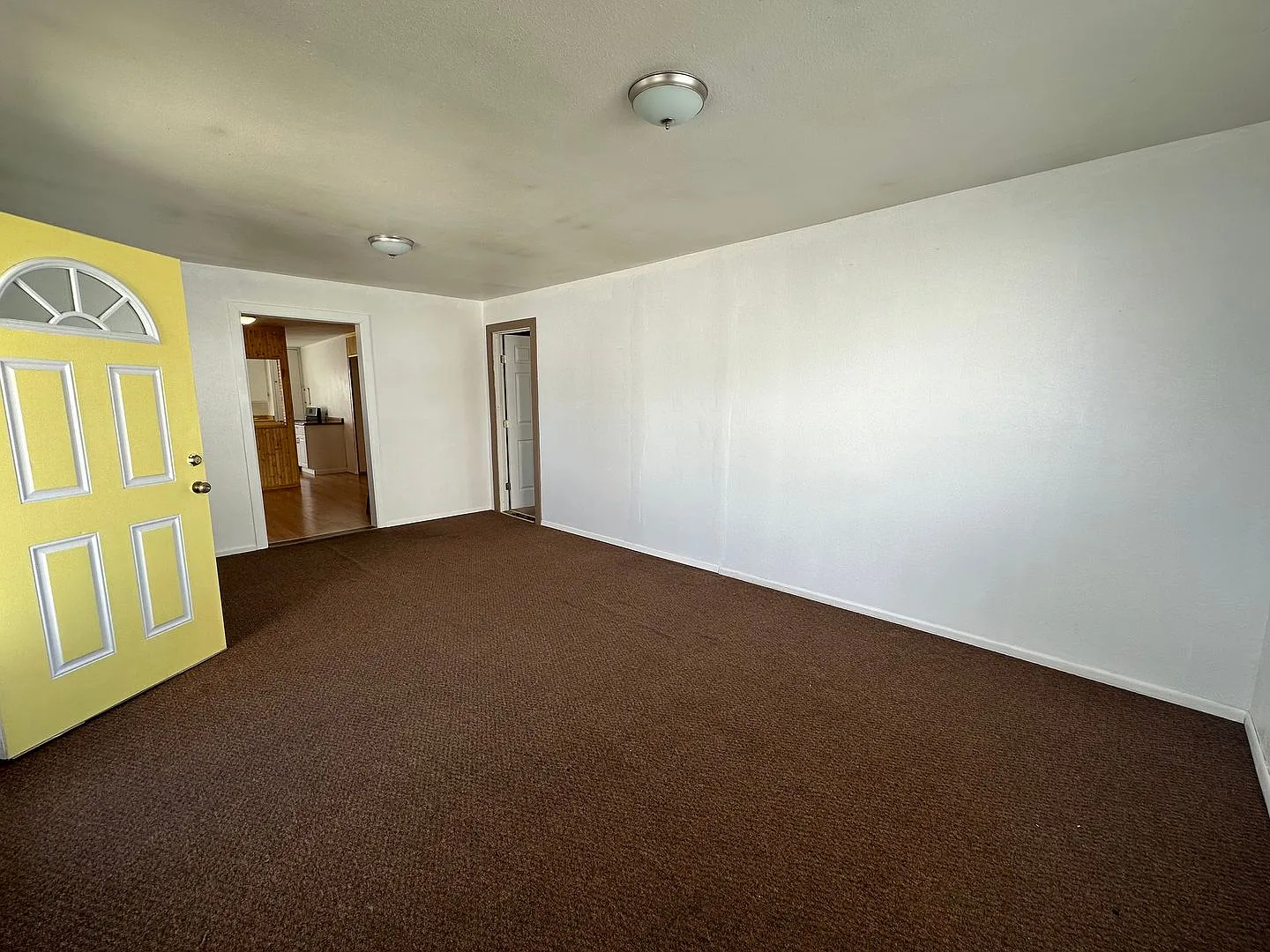 3 bedroom 2 bathroom house available in Farmington — Photo 3