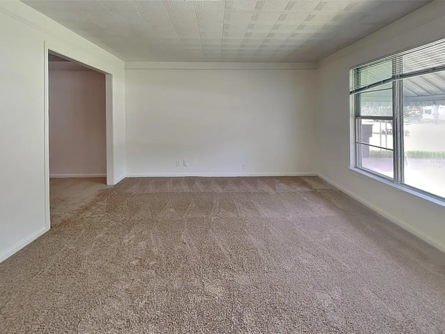 2 bed, 1.0 bath, 1356 sqft, $1,395 — Photo 2