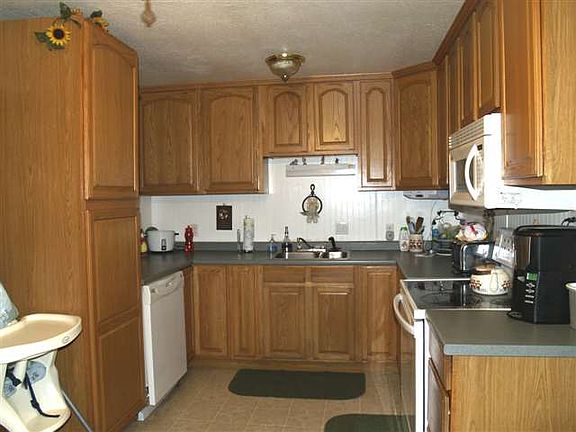 3rd image of 140 Coolidge Ave