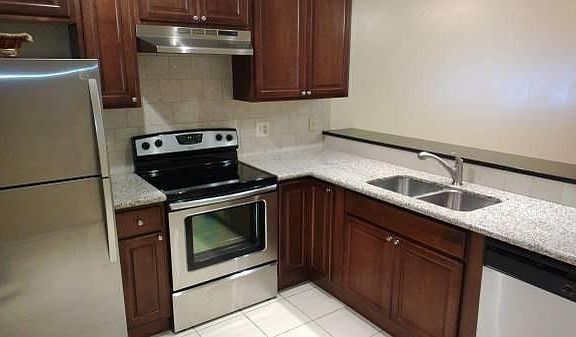4th image of 4537 Cedarwood Village Dr #1