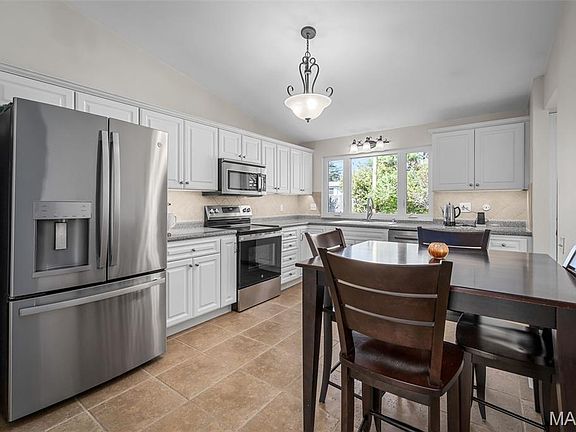 5th image of 822 Westwood Dr