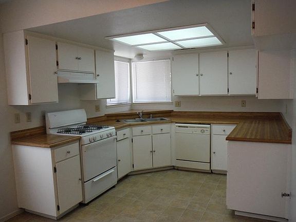 4th image of 1315 Maxwell Dr