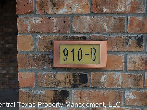 2nd image of 910 Rebecca Ln #B