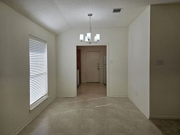 5th image of 915 Vanessa Dr