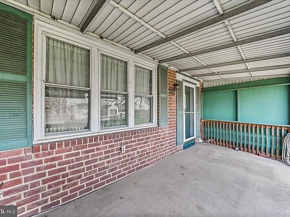 3rd image of 1515 Yates Ave
