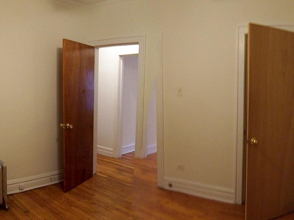 4th image of 4501 N Oakley Ave #1