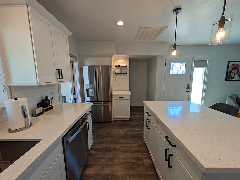 1022 W Mission Ln — Photo 10