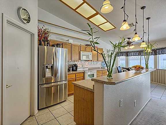 5th image of 542 Trocadero St