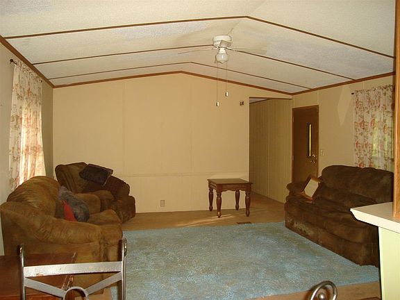 5th image of 410 Wildflower Dr