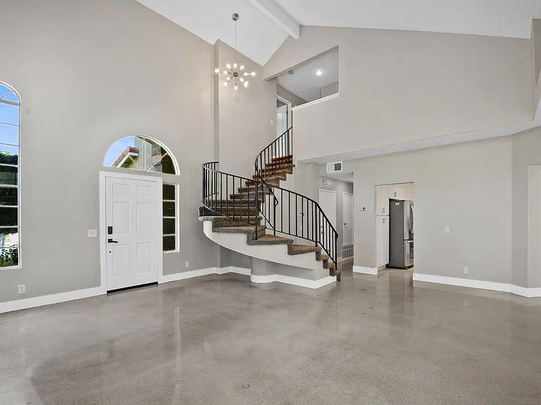 6068 E Hackamore Ln — Photo 4
