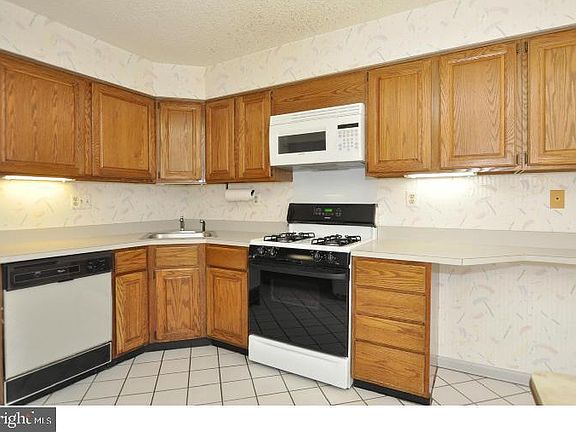 4th image of 45 Constitution Ct