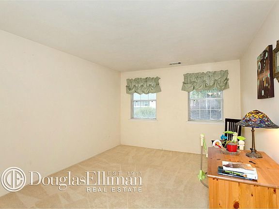 2nd image of 20 Jennings Ln