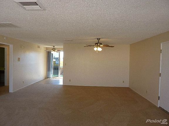 Living room/Dining area