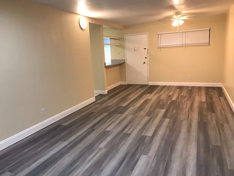 1406 Henry Street — Photo 62