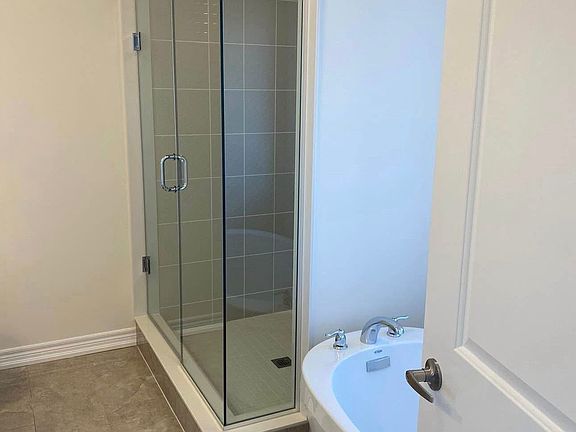 5th image of 544 Beckview Cres N