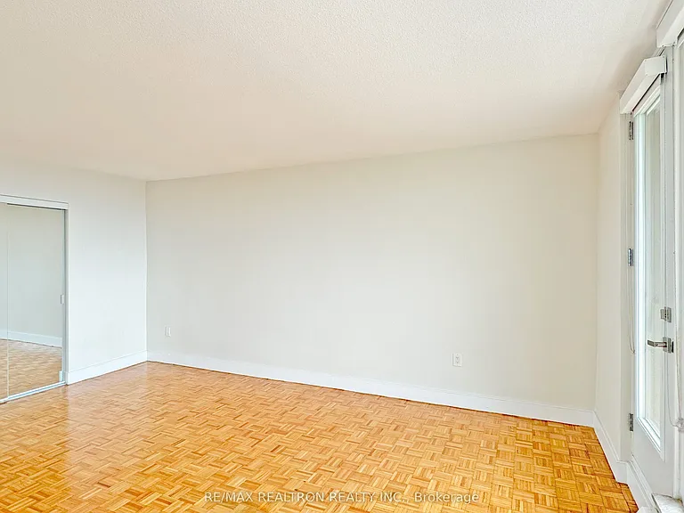 666 Spadina Ave #1712 — Photo 4