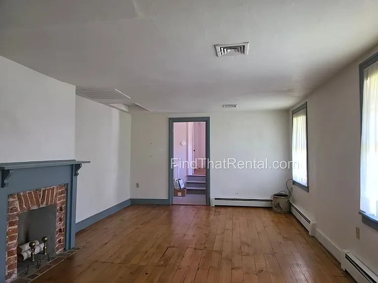 136 W Pomfret St — Photo 8