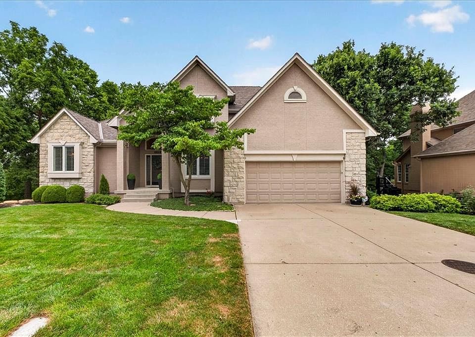1st image of 2216 SW Waterfall Dr