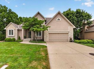 2216 SW Waterfall Dr, Lees Summit, MO 64081