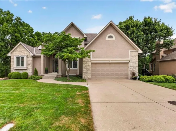 2216 SW Waterfall Dr, Lees Summit, MO 64081