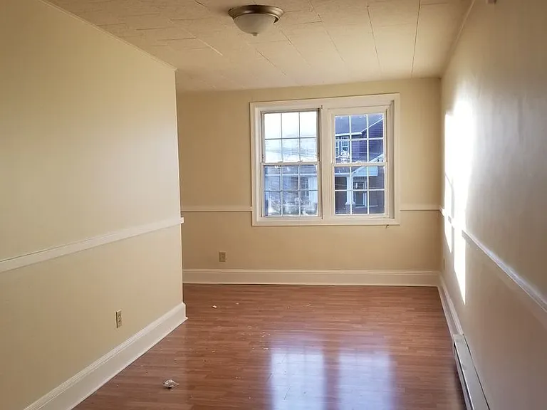 133-135 N Potomac St — Photo 2