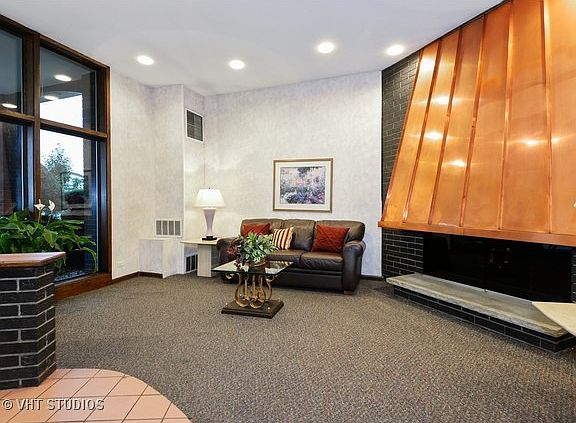 2nd image of 4840 Foster St APT 110