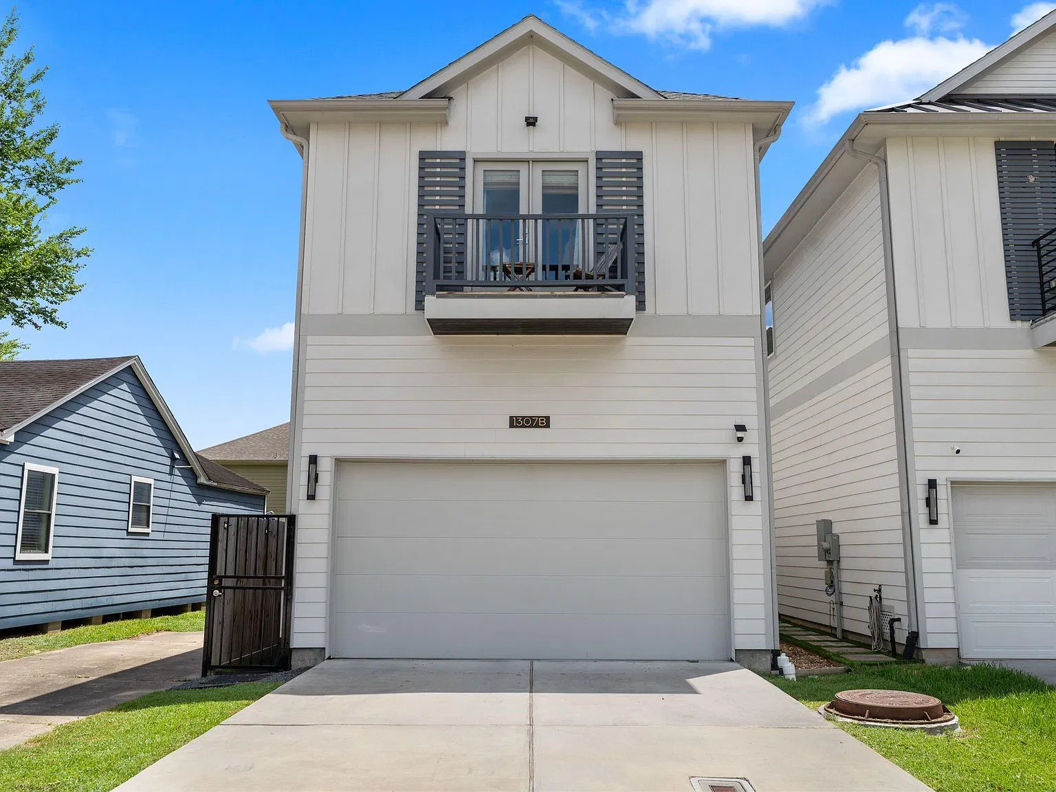 3 bed, 2.5 bath, 2585 sqft, $3,200 — Photo 1