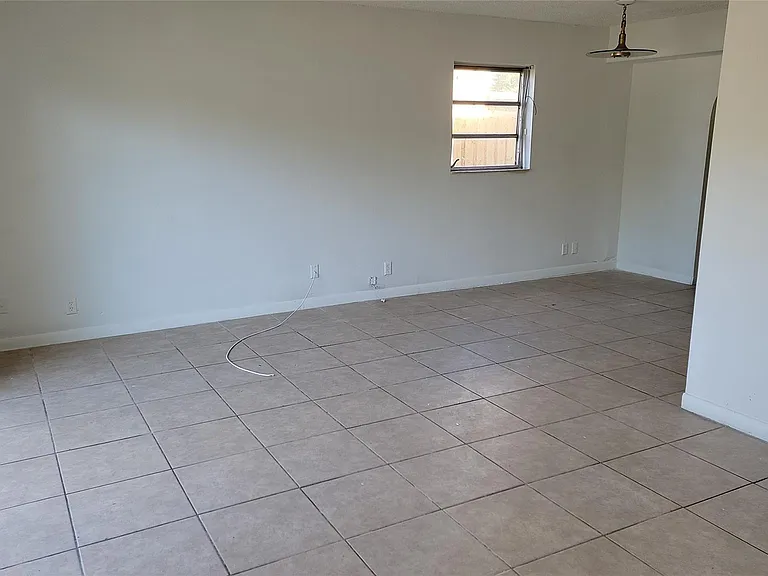 609 SW 79th Ter — Photo 13