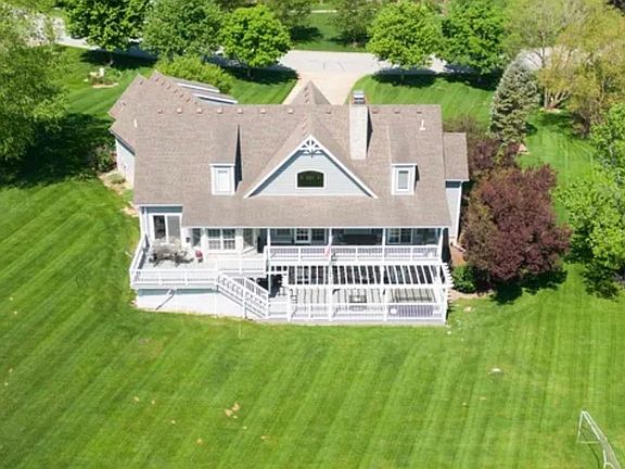3rd image of 395 Cantigny Ct