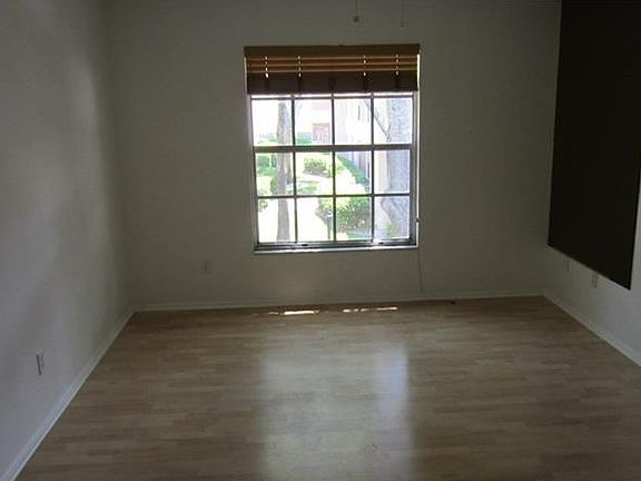 4th image of 2983 Bonaventure Cir APT 202