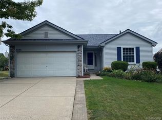3373 Herrington Dr, Holly, MI 48442