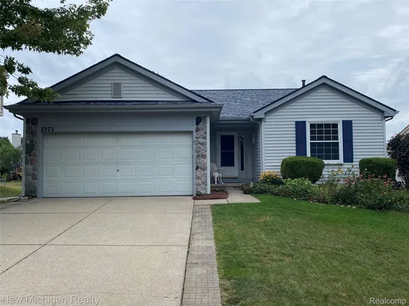 3373 Herrington Dr, Holly, MI 48442