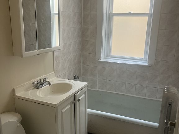 4th image of 1417 W Elmdale Ave #1