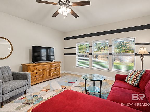 5th image of 501 E Shriver Ave