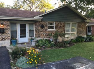 1713 Dundee Rd, Northbrook, IL 60062