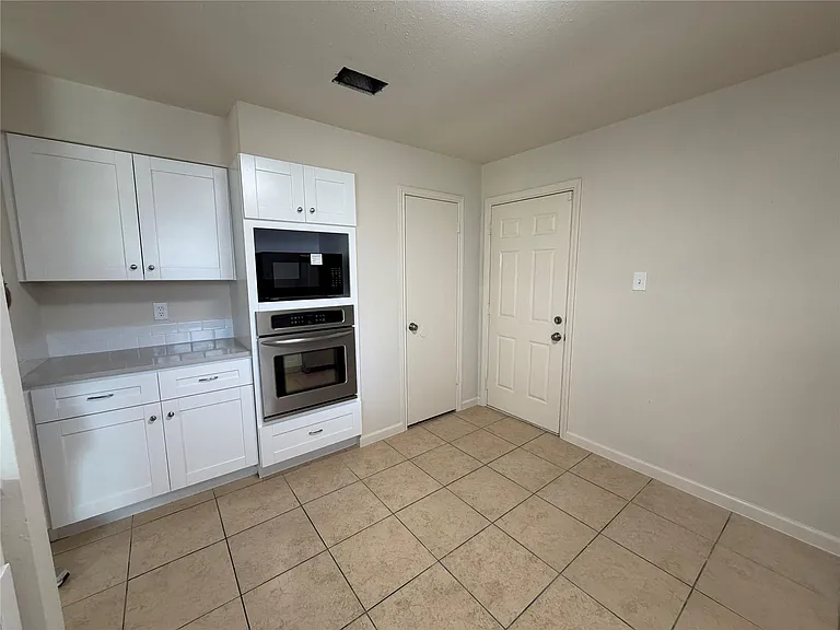 8027 Wind Forest Dr — Photo 6