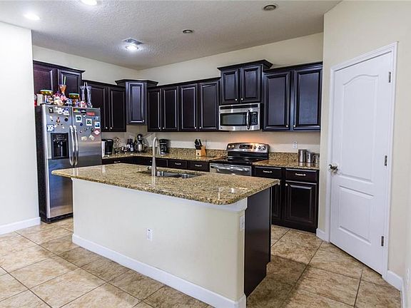 5th image of 1932 Thetford Cir