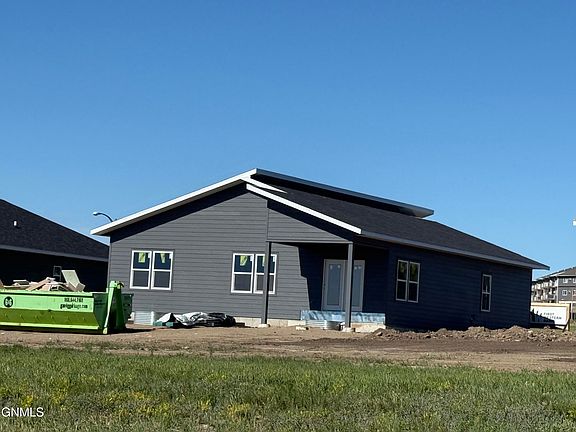 4th image of 3016 29th Ave W