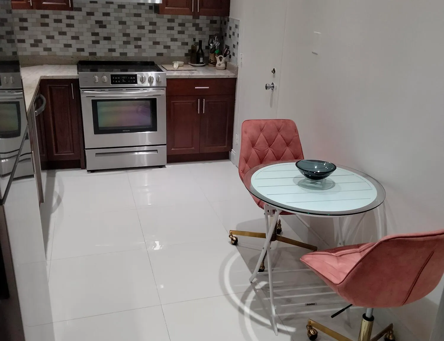 1 bed, 1.0 bath, 850 sqft, $2,600 — Photo 3