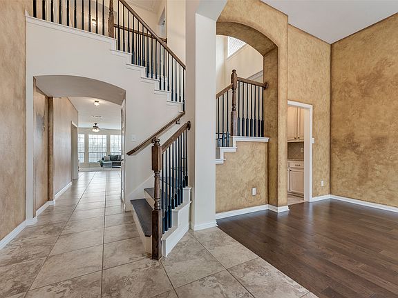 4th image of 106 Stone St