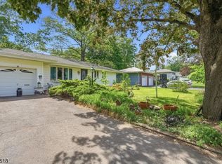 160 Hayes Ave, Clark, NJ 07066