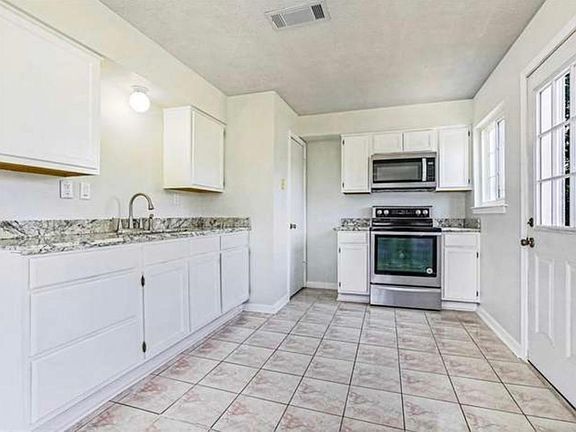 5th image of 3045 Mount Kennedy Dr